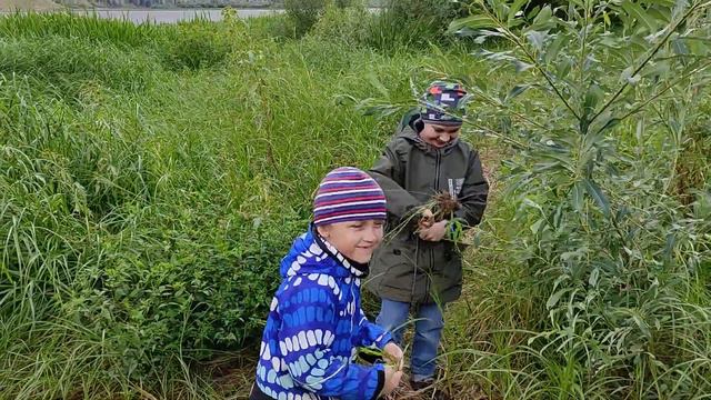 Захарка понтует
