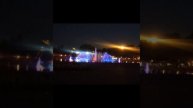 Один и тот же фонтан днём и ночью.