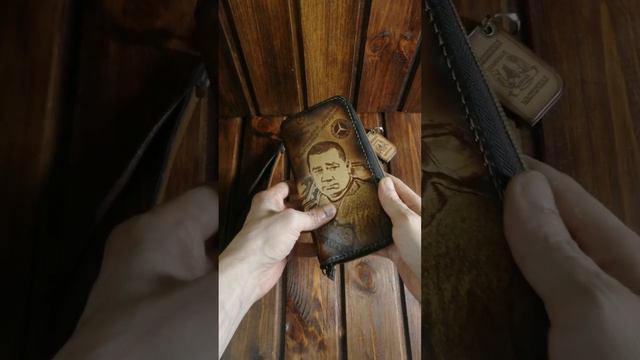 Зиппер из натуральной кожи с лазерной гравировкой(пирография)