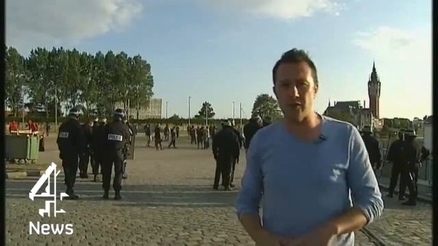 Riots break out in Calais | Channel 4 News