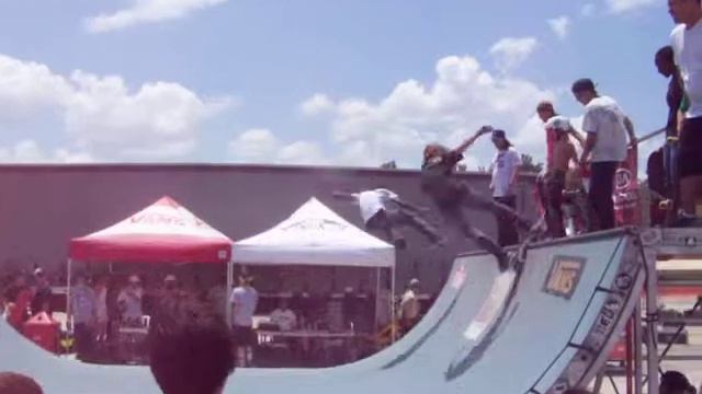 vans half pipe at warped tour 09