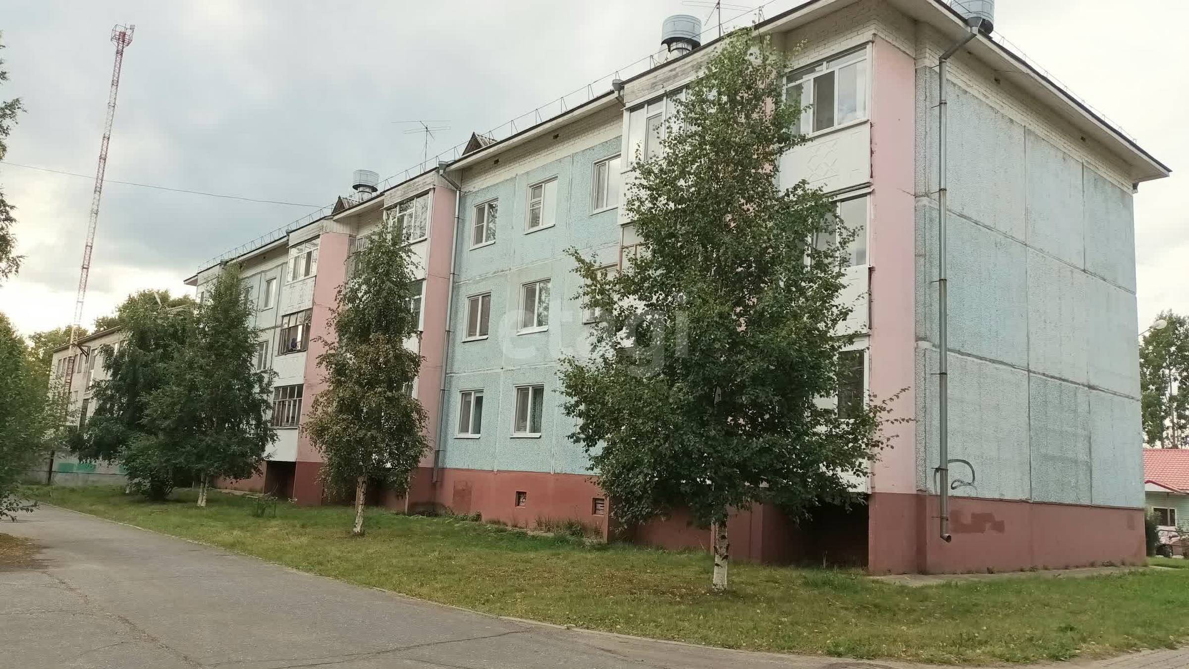 Просторная трехкомнатная квартира с раздельными комнатами по адресу ул. Ворошилова, д. 9