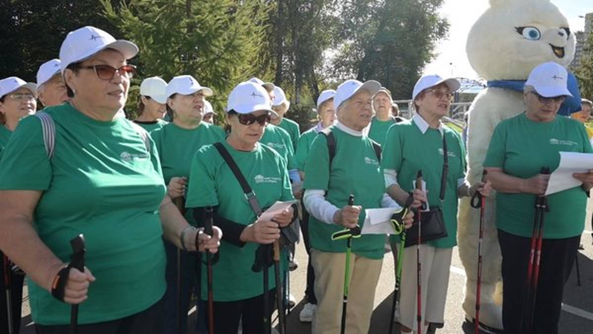 В Центральном парке культуры и отдыха прошел фестиваль скандинавской ходьбы