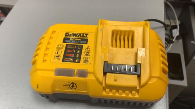 Винтоверт DeWalt DCF850