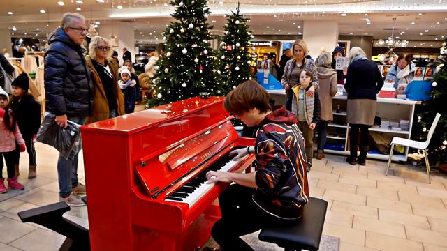 I Played SPIDERMAN themes on a Public PIANO Peter Buka