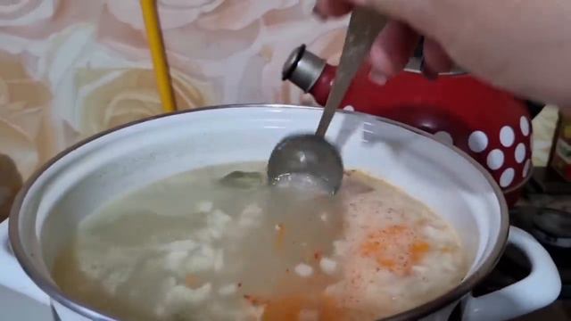 Готовлю суп с фрикадельками и вкуснейший пирог с мясом.