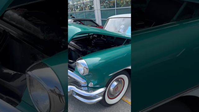 Выставка раритетных автомобилей