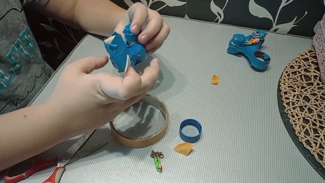 делаем мини рогатку для стрельбы рябиной