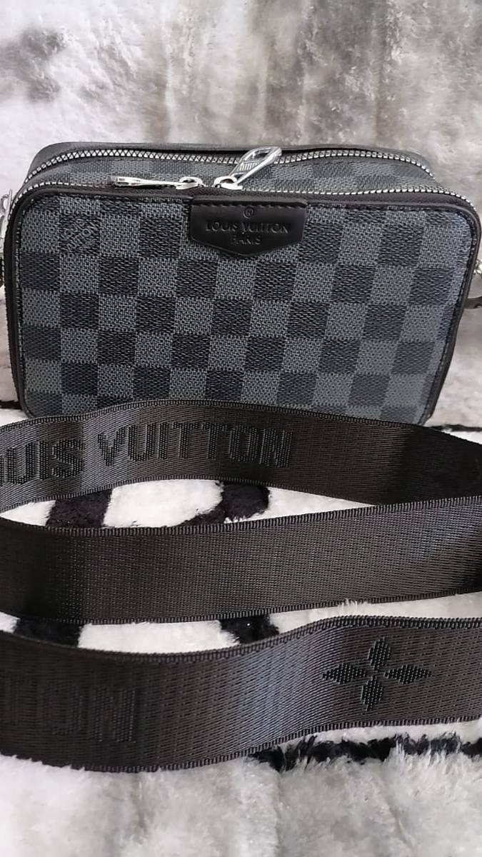 Р А С П А К О В К А 
Сумка Louis Vuitton черная