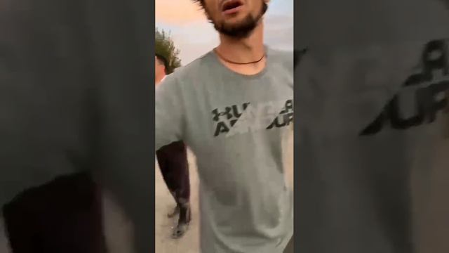А если бы офицеры полиции действовали по инструкции и завалили нескольких придурков, вот интересно,