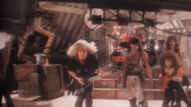 RATT - Round And Round (Official Music Video)