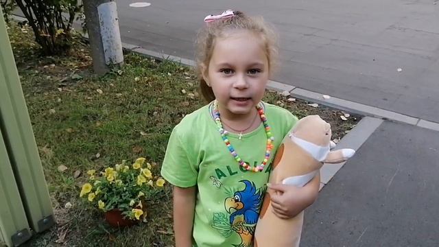 "Я родилась и я расту в Москве", Читает: Финакова Есения, 6 лет