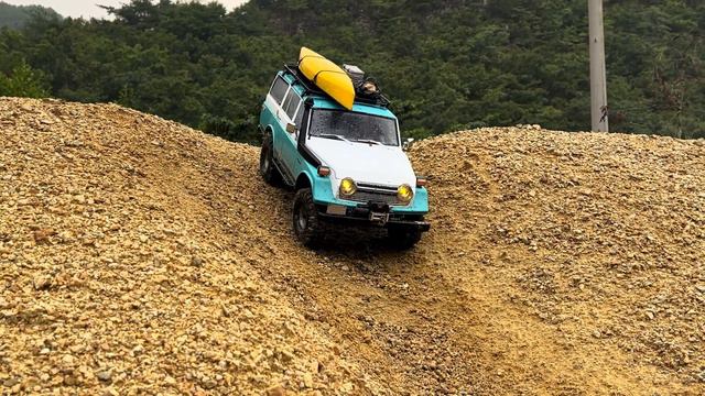 Toyota FJ55 1980: Легендарный Внедорожник в Масштабе 1/10 для Экстремального Грязевого Драйва