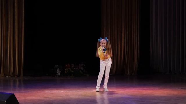 «Найди себе друга» (из к/ф «Фантазии Веснухина», муз.А.Зацепин, сл.Л.Дербенев)