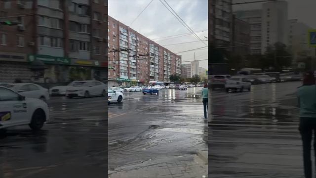 На Ворошиловском течет вовсю. Люди скачут. В чём же дело?