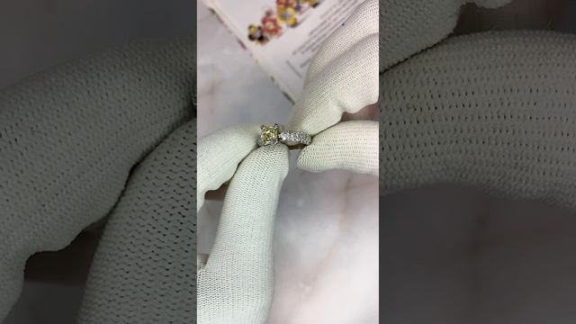 Кольцо с бриллиантом радиант 1,15 ct и бриллиантами арт: С8394