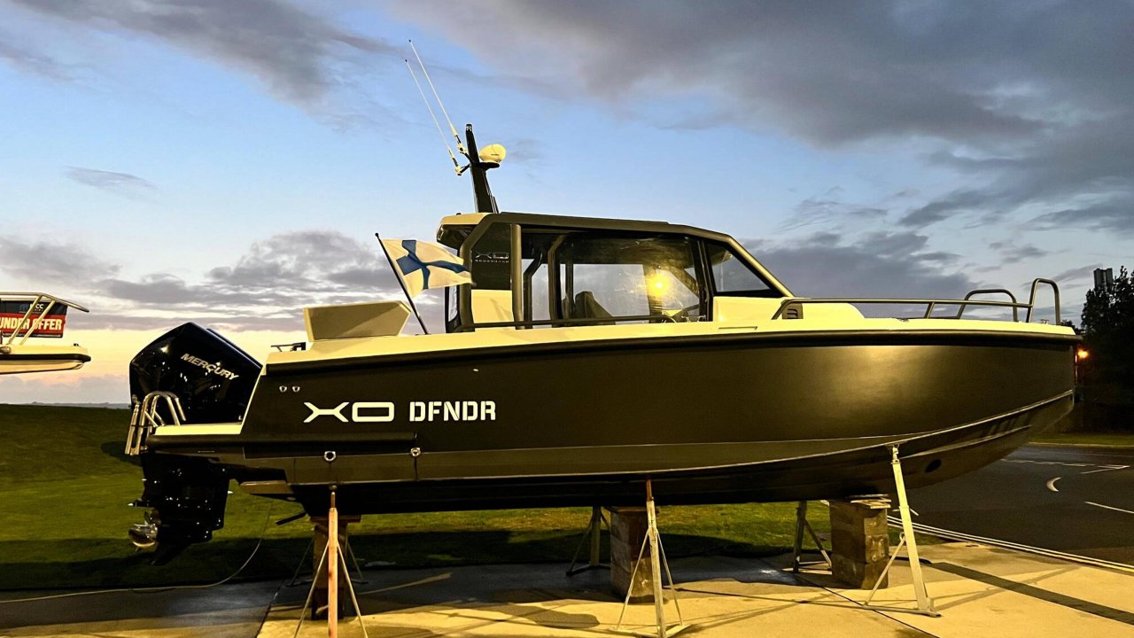 XO DFNDR 9 катер для реки | Yachts Expert