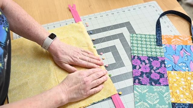 DIY Zipper Tote Bag | Beautiful quilted bag project and tutorial | #msqcpartner #bagtutorial