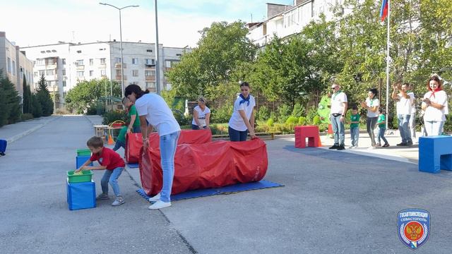 В Севастополе сотрудники Госавтоинспекции провели конкурс «Мама, папа, я – знающая ПДД семья!»