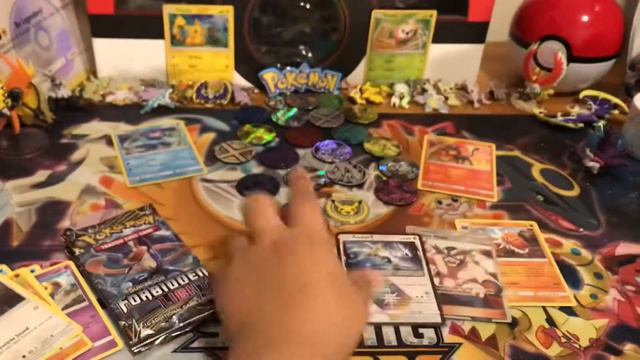 THE FAT GUY WHO OWNS A GYM! Opening 7 packs of Forbidden Light