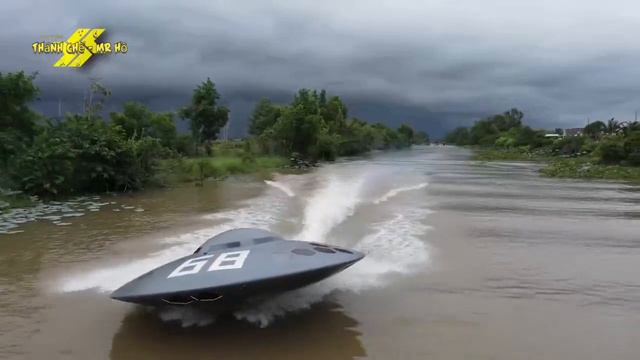 Умелец из Вьетнама собрал лодку в виде НЛО