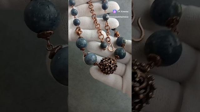 медное колье с голубым кораллом