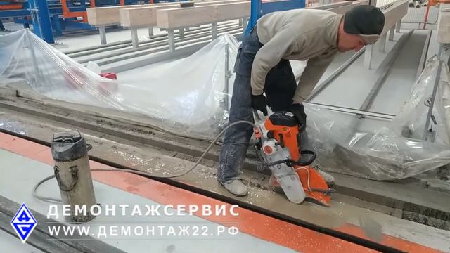 Резка бетонного пола алмазным диском.