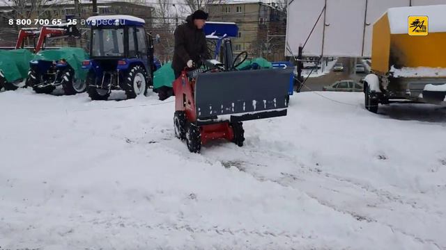 Уборка снега отвалом погрузчика Helffer MSV 101