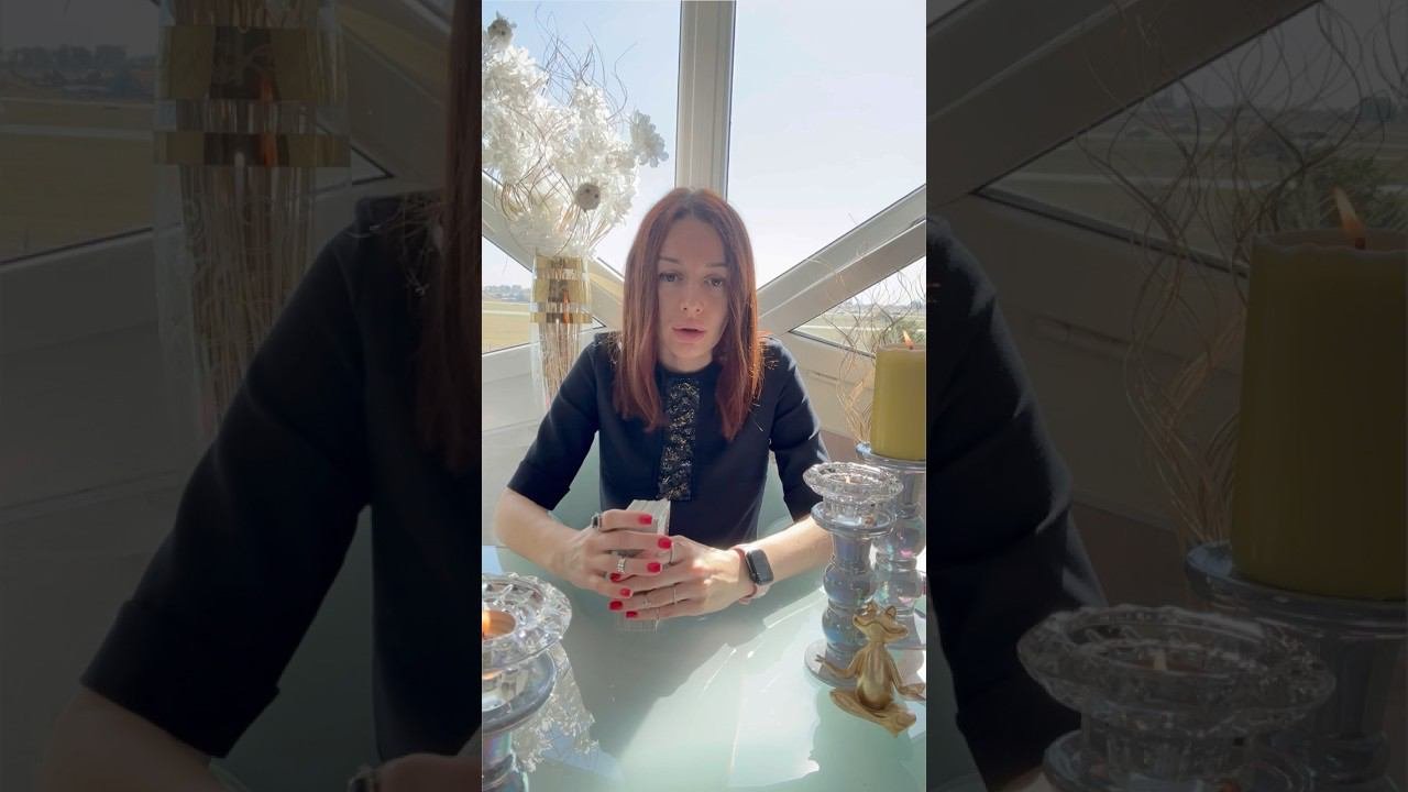 Подсказка: оставить прошлое в прошлом и идти в новое  #тарологонлайн #самопознание #осознанность