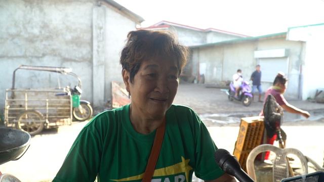 Vendors brave imminent Taal eruption to sell the last of their goods