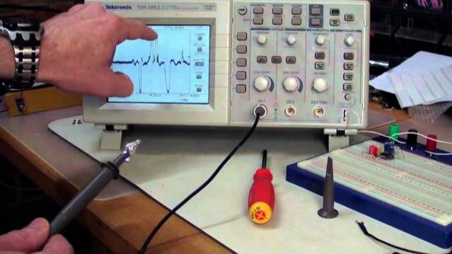 EEVblog #162 - Ceramic Capacitor Piezoelectric Effect on an Oscilloscope