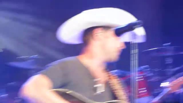 Justin Moore- Run Out Of Honky Tonks