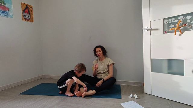 Бодрая йога для вас и вашего ребенка. Начните утро вместе с нами и Flower's yoga studio!