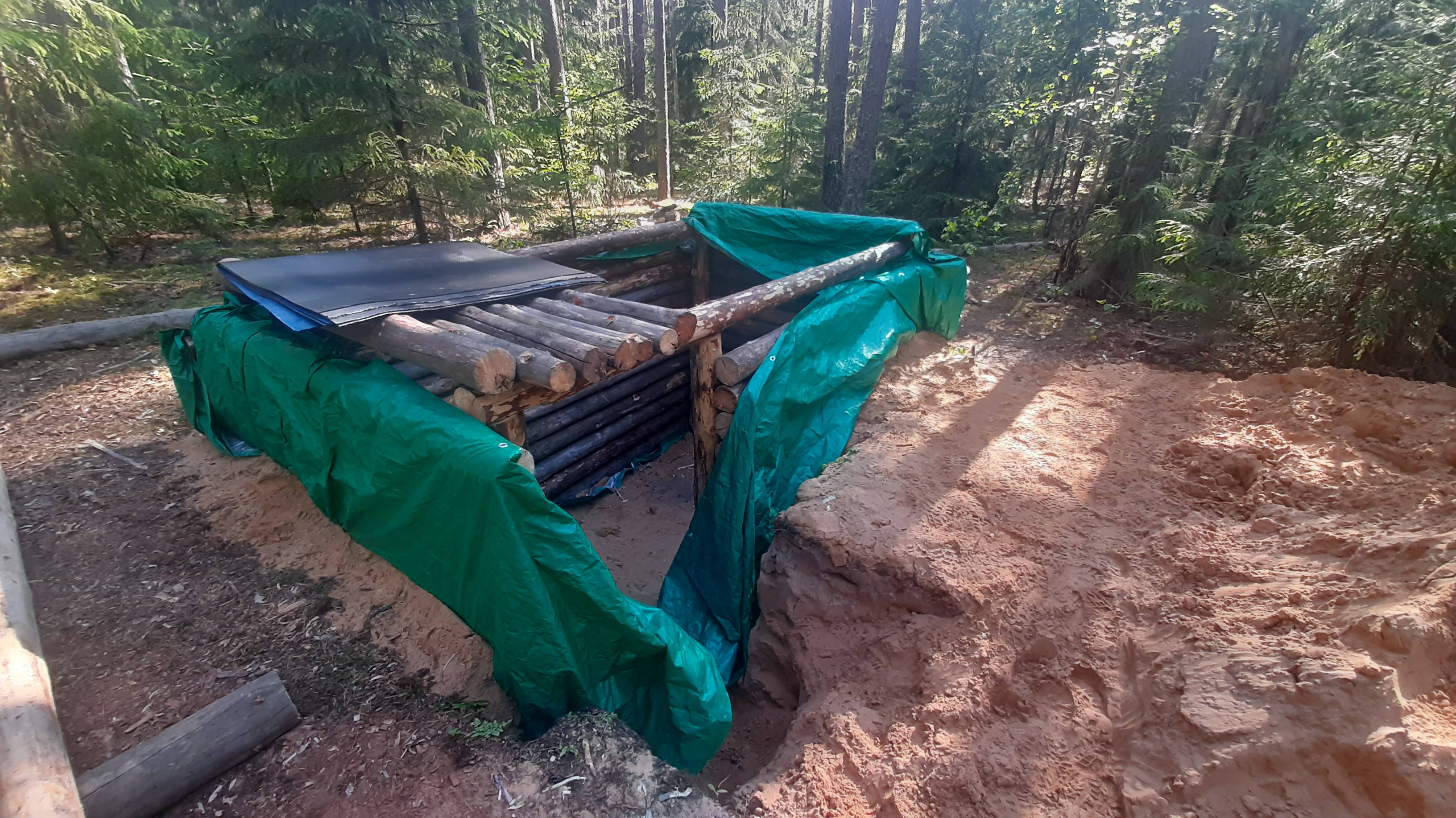 землянка в лесу делаем крышу дверь и окна