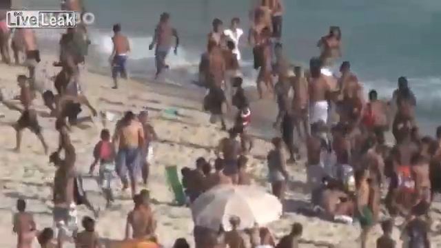 Brazil Beach Robberies: Tourists Robbed on Beach by Gang of Thieves