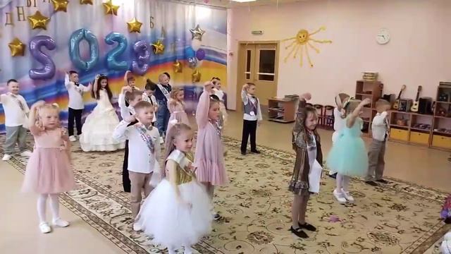 выпускникам детского сада №3 посвящается
Помочь каналу: https://www.donationalerts.com/r/egorovnn