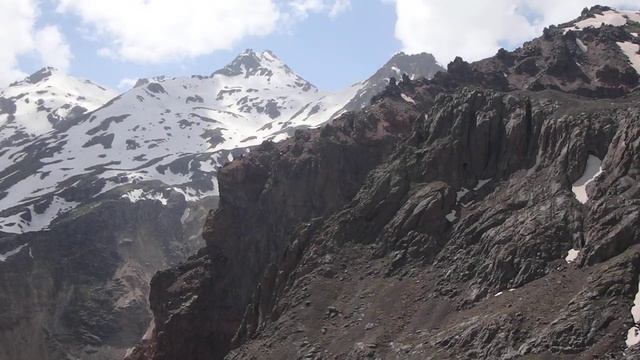 Панорама кавказских гор со склона Эльбруса