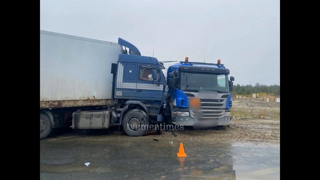 Две фуры «Scania» столкнулись на трассе Сургут – Салехард