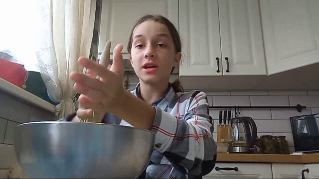 Новая рубрика! Готовим с Соней. Рецепт шарлотки.