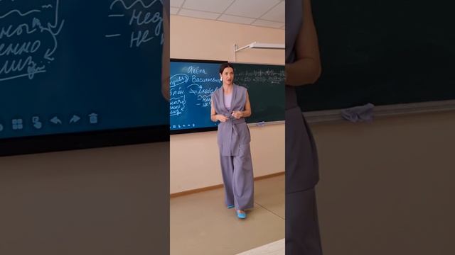 О рисках добрачного интима и влюблённости школьникам