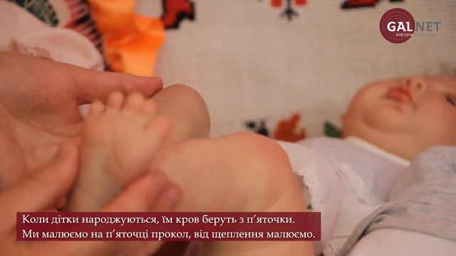 На Львівщині майстриня виготовляє ляльок, дуже схожих на справжніх немовлят