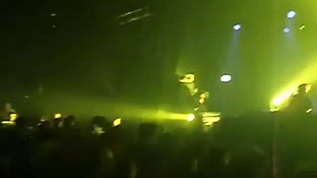 Noisia dropping Painkiller Remix @ Blackout Utrecht Aug08