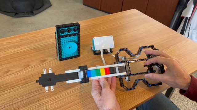 Bass Guitar for LEGO MINDSTORMS Robot Inventor