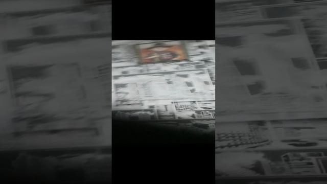 Показываю свою комнату.