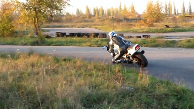 Honda CBR 900RR Fireblade on little track. Дедушка фаер на маленьком треке (картодроме).