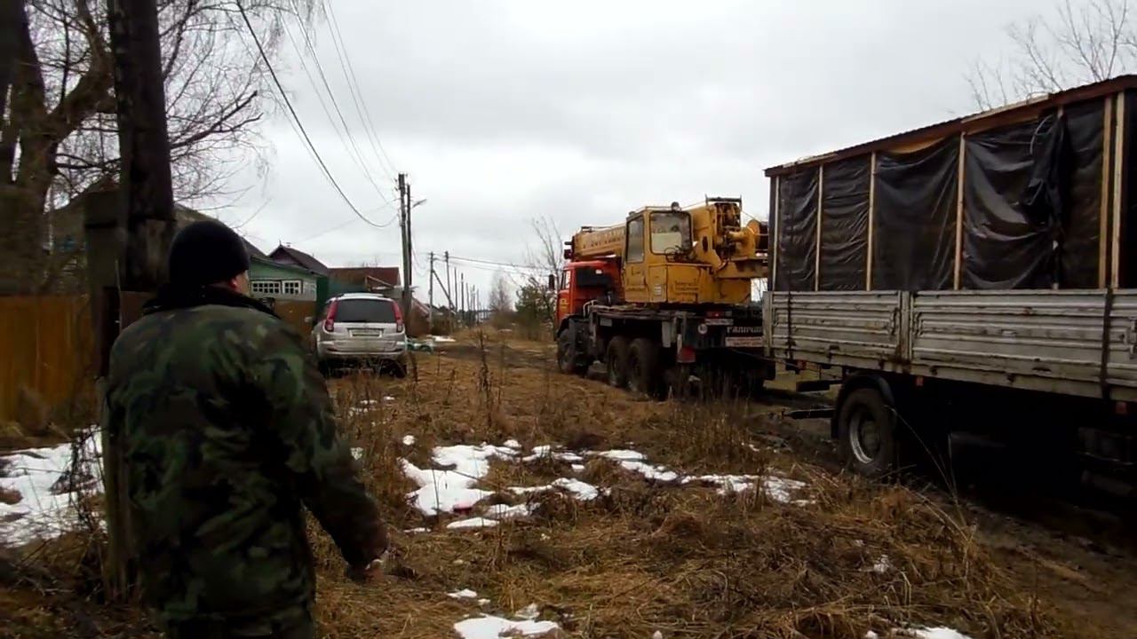 Наши будни. Кран вездеход приходит на помощь