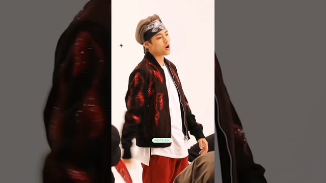 💜ТЭХЁН💜BTS 
Король сцены ✌️