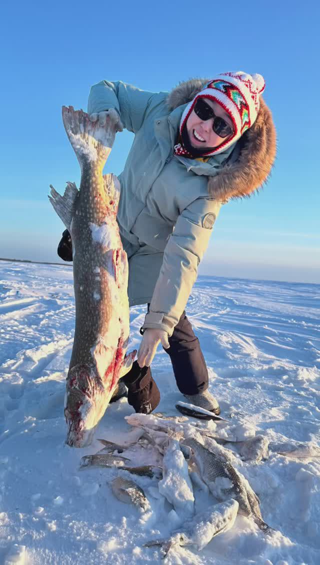 ПОКЛЕВКА И ВЫВАЖИВАНИЕ ОГРОМНОЙ ЩУКИ