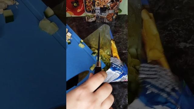 Не смогла пройти мимо нового тренда из тик-тока салат с чипсами 🥗