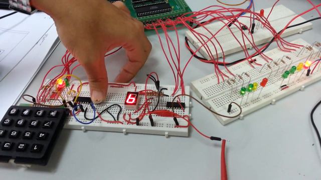 8085 Microprocessor Mini Project - Traffic Light